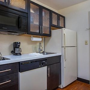 One-Bedroom Queen Suite